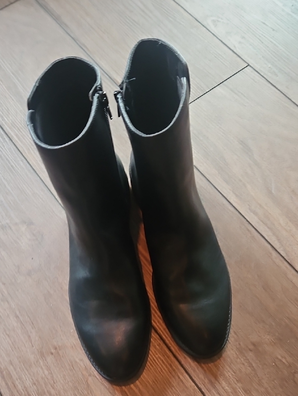 NEW! ANN TAYLOR LOFT Minimalist Flat Ankle Boot Classic Black Faux Leather 8.5. - Picture 4 of 8